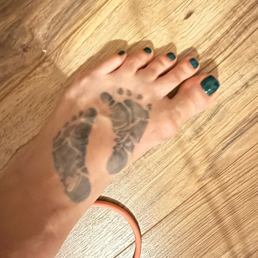 Givvy.Teal Feet Pic - Picture 1 of 1